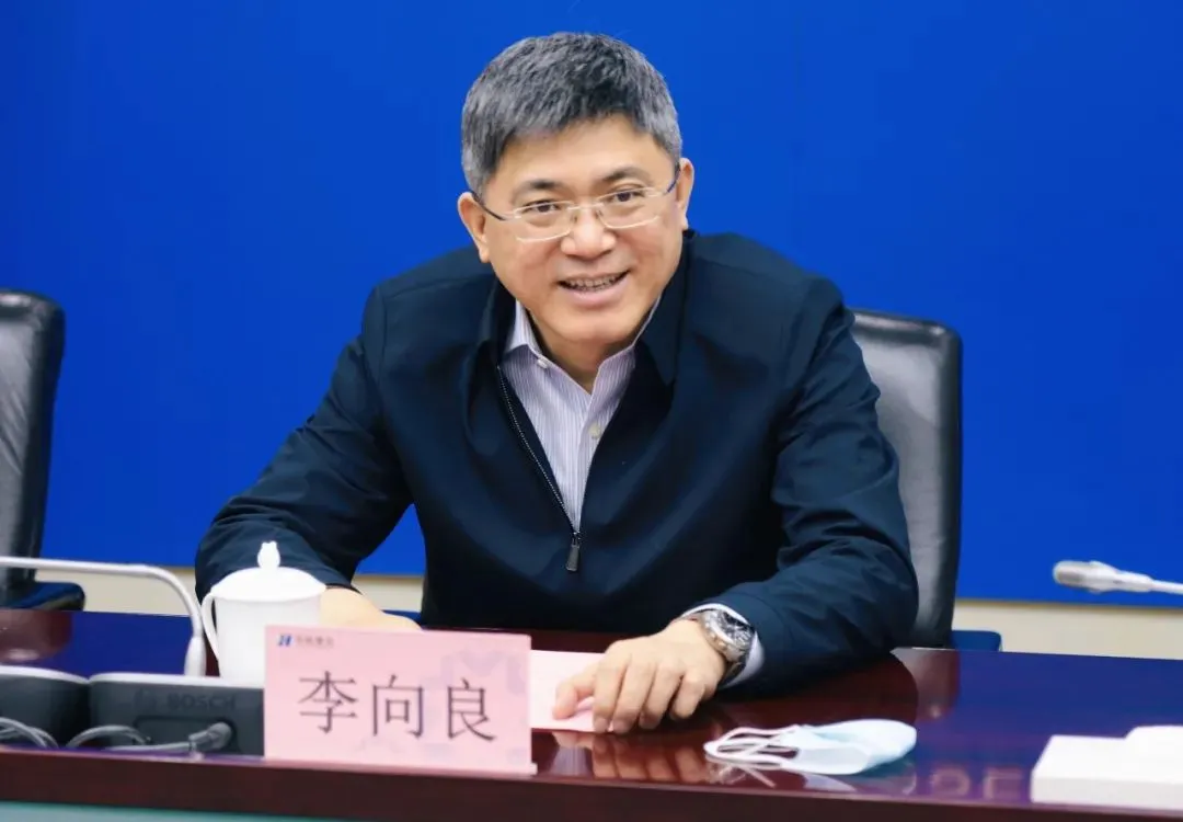 中央决定：李向良接事职