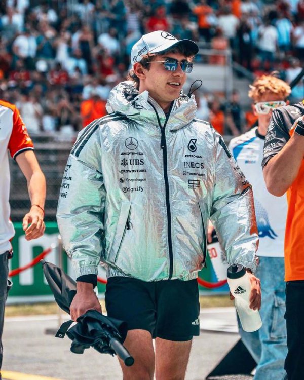 梅赛德斯F1车手穿宇航服级降温外衣亮相